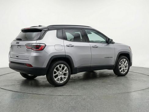 Used 2025 Jeep Compass Limited AWD/4WD image 9