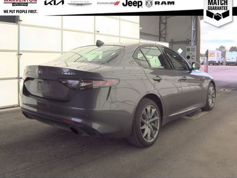 Used 2024 Alfa Romeo Giulia Ti AWD/4WD image 9