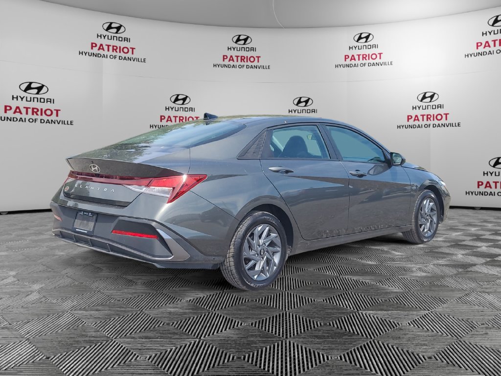 Used 2024 Hyundai Elantra SEL FWD image 3