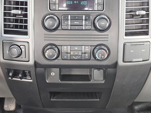 Used 2017 Ford F250 XL w/ Power Equipment Group image 18