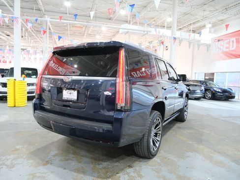Used 2017 Cadillac Escalade Platinum image 12