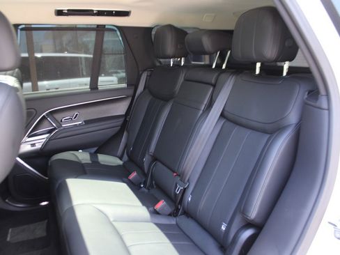 Used 2024 Land Rover Range Rover SE image 26