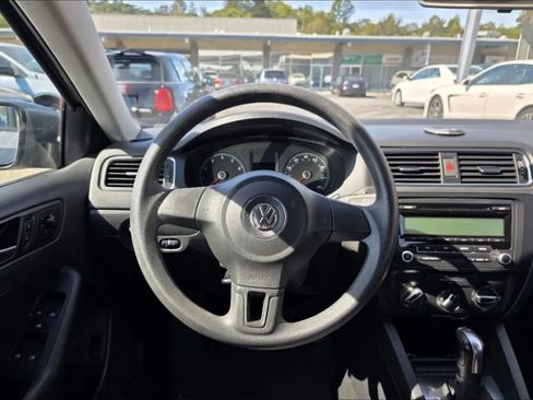 Used 2011 Volkswagen Jetta SE FWD image 21