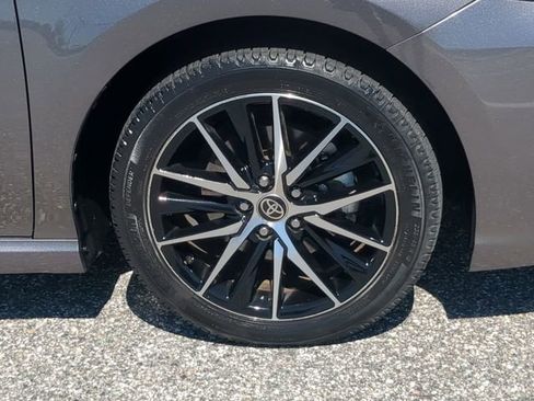 Used 2024 Toyota Camry SE image 11