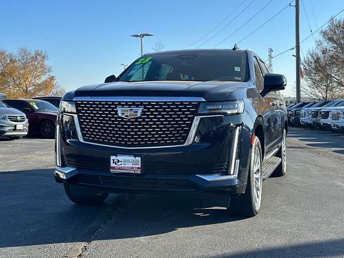 Used 2023 Cadillac Escalade ESV Premium Luxury image 2