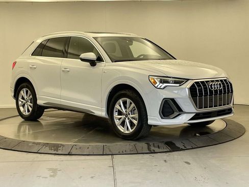 Certified 2025 Audi Q3 2.0T Premium image 9