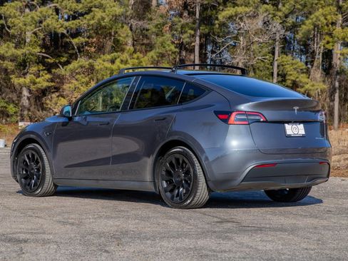 Used 2021 Tesla Model Y Long Range image 7