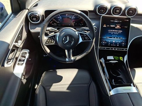Used 2025 Mercedes-Benz GLC 300 4MATIC image 12