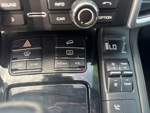 Used 2015 Porsche Cayenne Diesel AWD/4WD image 24