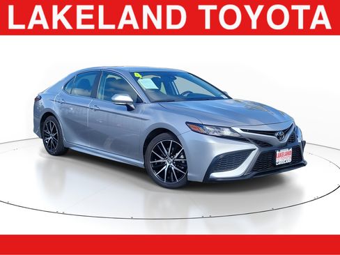 Used 2024 Toyota Camry SE image 1