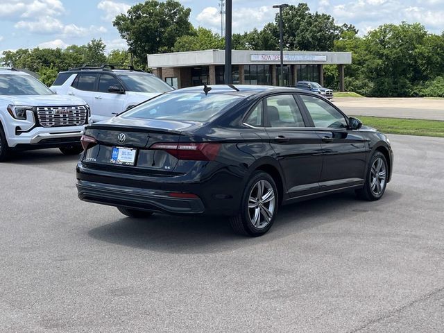 Used 2024 Volkswagen Jetta SE FWD image 4