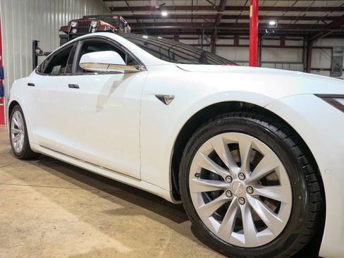 Used 2019 Tesla Model S 100D AWD/4WD image 27