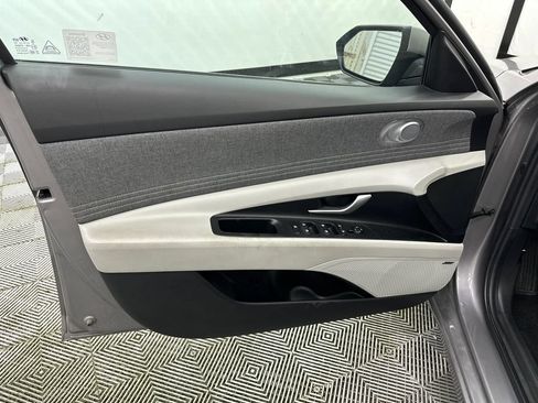 Used 2024 Hyundai Elantra Limited FWD image 11