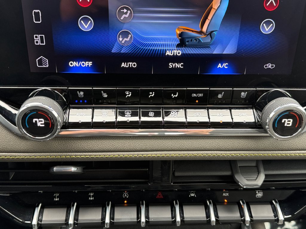 Used 2026 Chevrolet Colorado ZR2 w/ Technology Package AWD/4WD image 18