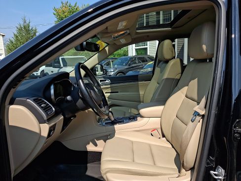 Used 2021 Jeep Grand Cherokee Limited AWD/4WD image 14