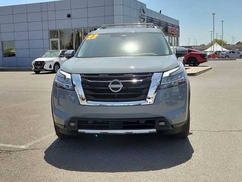 Used 2023 Nissan Pathfinder Platinum image 3