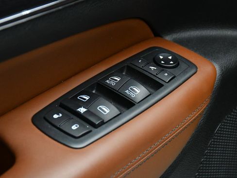 Used 2021 Jeep Grand Cherokee Overland AWD/4WD image 15