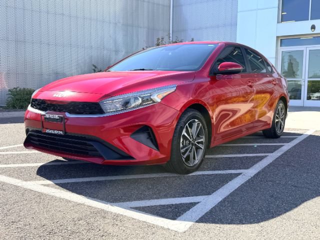 Used 2023 Kia Forte LXS w/ LXS Technology Package FWD image 3