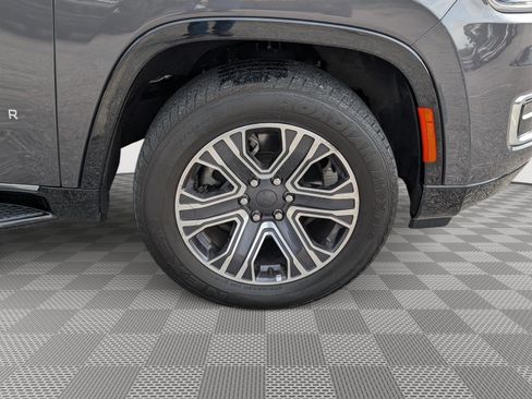Used 2024 Jeep Wagoneer Series II w/ Flexible Seating Group AWD/4WD image 9