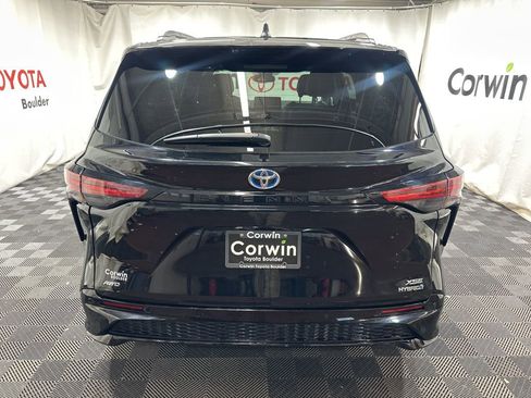 Used 2024 Toyota Sienna XSE w/ XSE Plus Package image 7