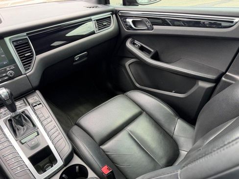 Used 2018 Porsche Macan Sport Edition AWD/4WD image 18