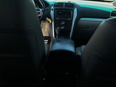 Used 2014 Ford Explorer XLT w/ Equipment Group 202A FWD image 26