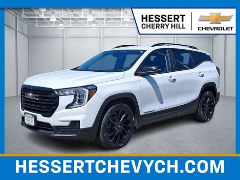 Certified 2023 GMC Terrain SLE w/ Driver Convenience Package AWD/4WD image 1
