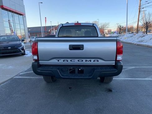 Used 2022 Toyota Tacoma SR image 4