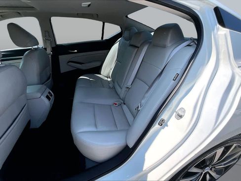 Used 2020 Nissan Altima 2.0 Platinum FWD image 21