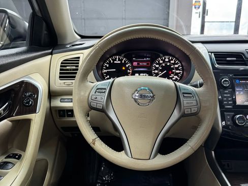 Used 2015 Nissan Altima 2.5 SL w/ Technology Package FWD image 18