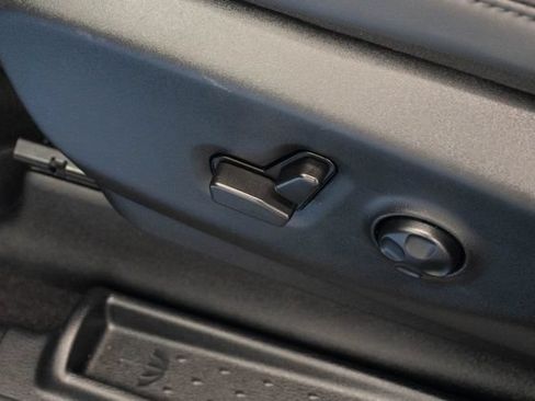 Used 2025 Chrysler Pacifica Select FWD image 17