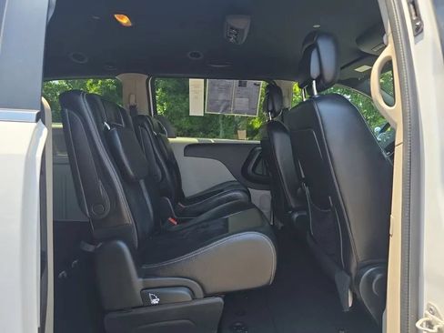 Used 2018 Dodge Grand Caravan SXT FWD image 36