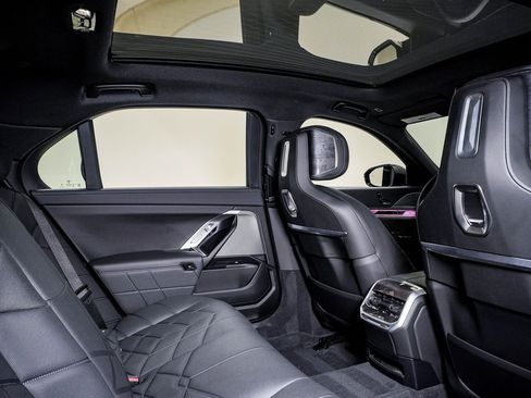 Used 2025 BMW 740i xDrive image 19