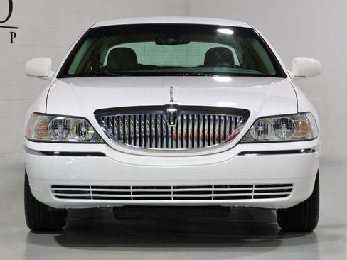 Used 2008 Lincoln Town Car Signature Limited RWD image 6