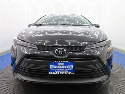 Used 2023 Toyota Corolla LE FWD image 3