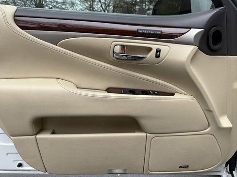 Used 2014 Lexus LS 460 image 24