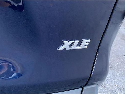 Used 2022 Toyota RAV4 XLE Premium FWD image 8