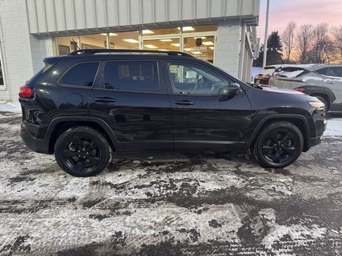 Used 2015 Jeep Cherokee Latitude w/ Cold Weather Group image 9
