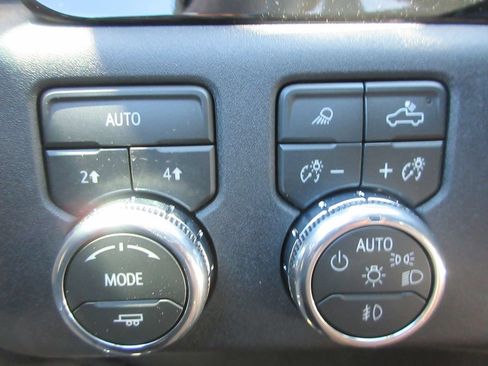 New 2026 GMC Sierra 1500 SLT w/ SLT Convenience Package AWD/4WD image 19