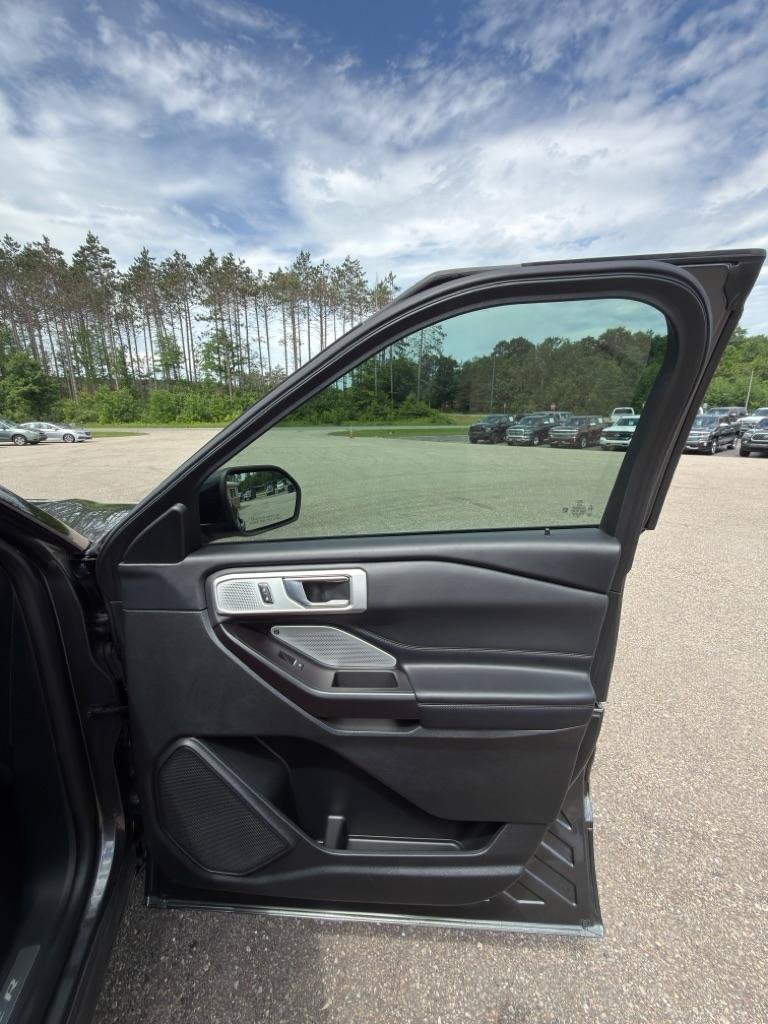Used 2020 Ford Explorer Platinum w/ Premium Technology Package AWD/4WD image 20