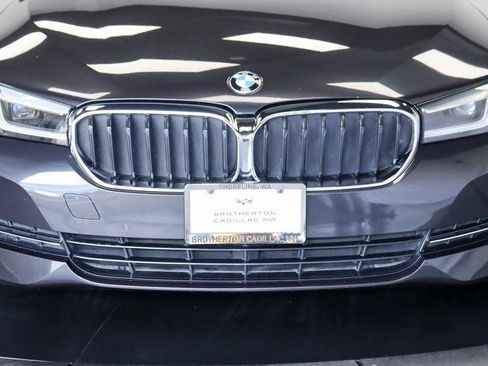 Used 2022 BMW 530i xDrive w/ Premium Package image 9