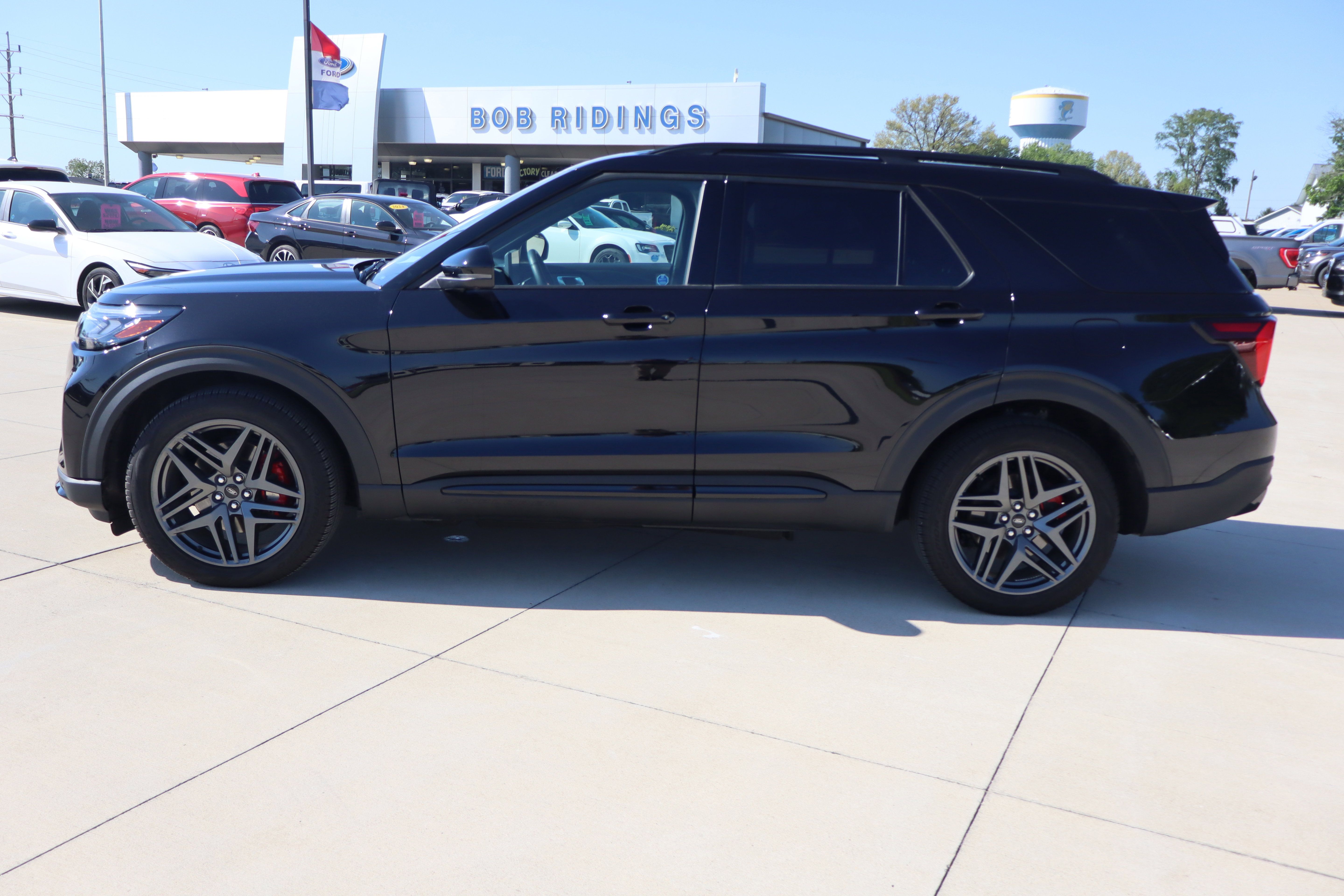 Used 2025 Ford Explorer ST AWD/4WD image 9