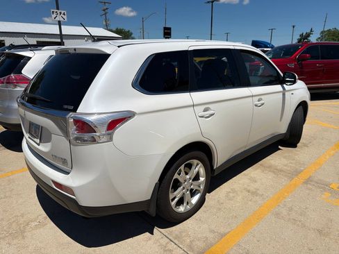 Used 2014 Mitsubishi Outlander GT AWD/4WD image 2