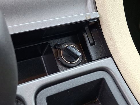 Used 2017 Ford Taurus SE image 22