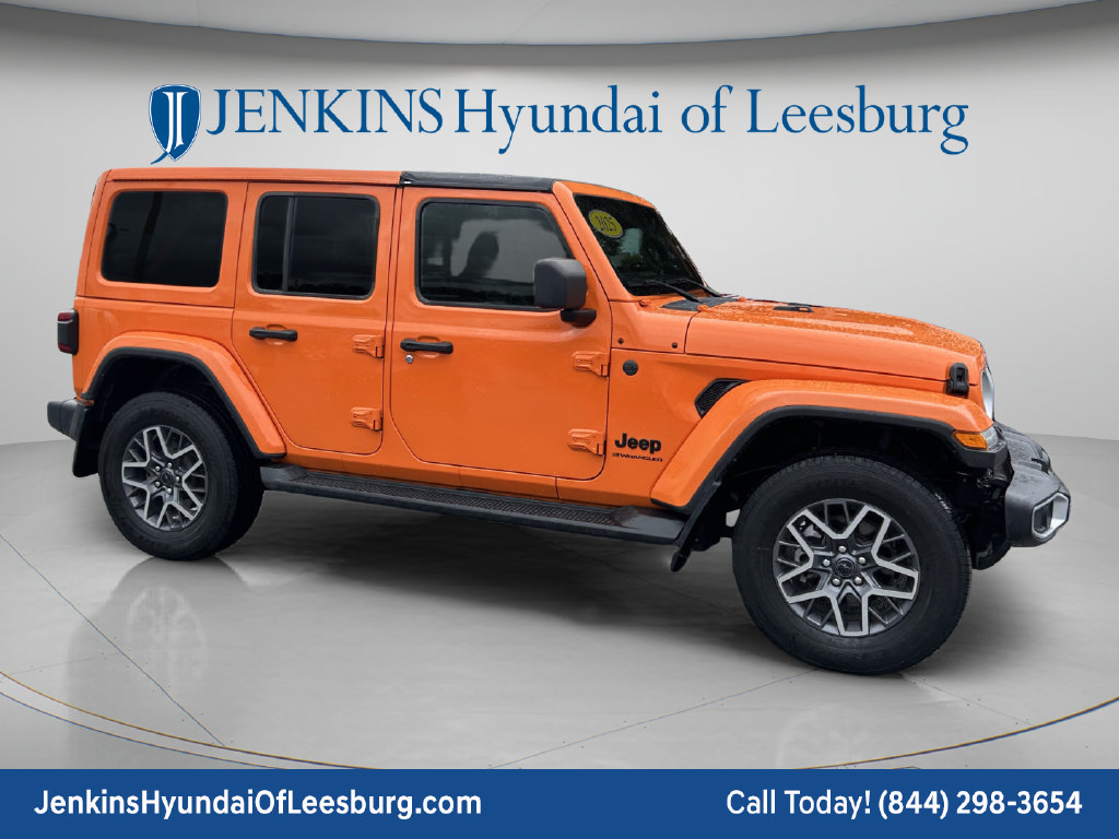 Used 2025 Jeep Wrangler Unlimited Sahara AWD/4WD image 2