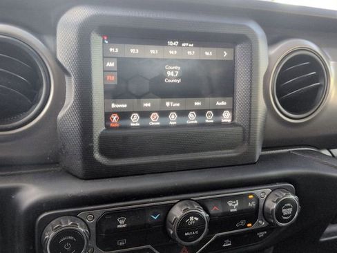 Used 2023 Jeep Gladiator Sport AWD/4WD image 21