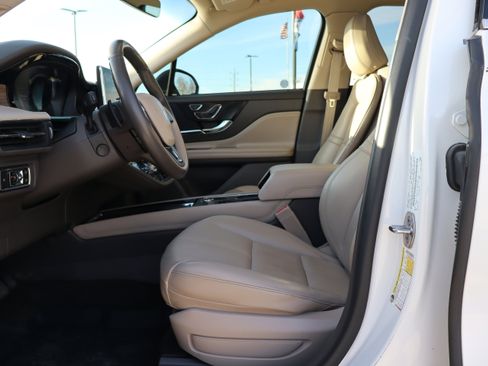 Used 2021 Lincoln Corsair Reserve w/ Equipment Group 201A image 9