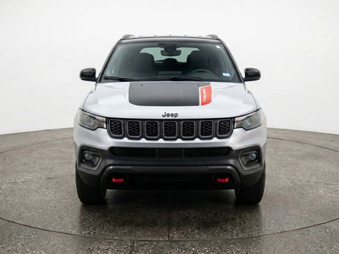 Used 2025 Jeep Compass Trailhawk image 2