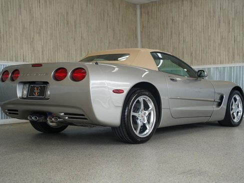 Used 2002 Chevrolet Corvette Convertible w/ Preferred Equipment Group2 RWD image 10
