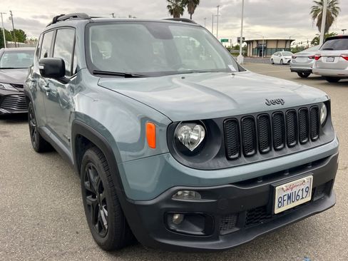Used 2018 Jeep Renegade Altitude FWD image 3